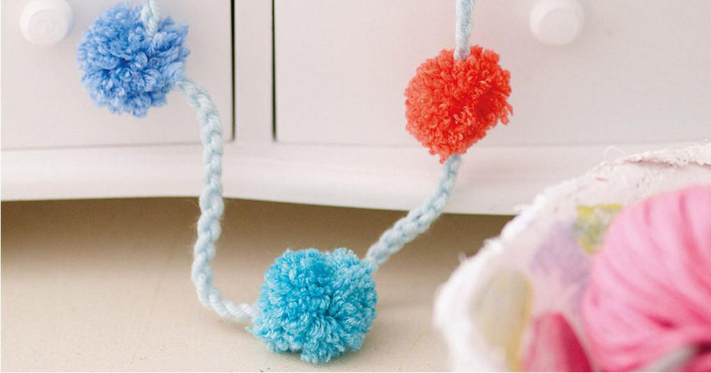 Pom pom necklace - knitting project for kids