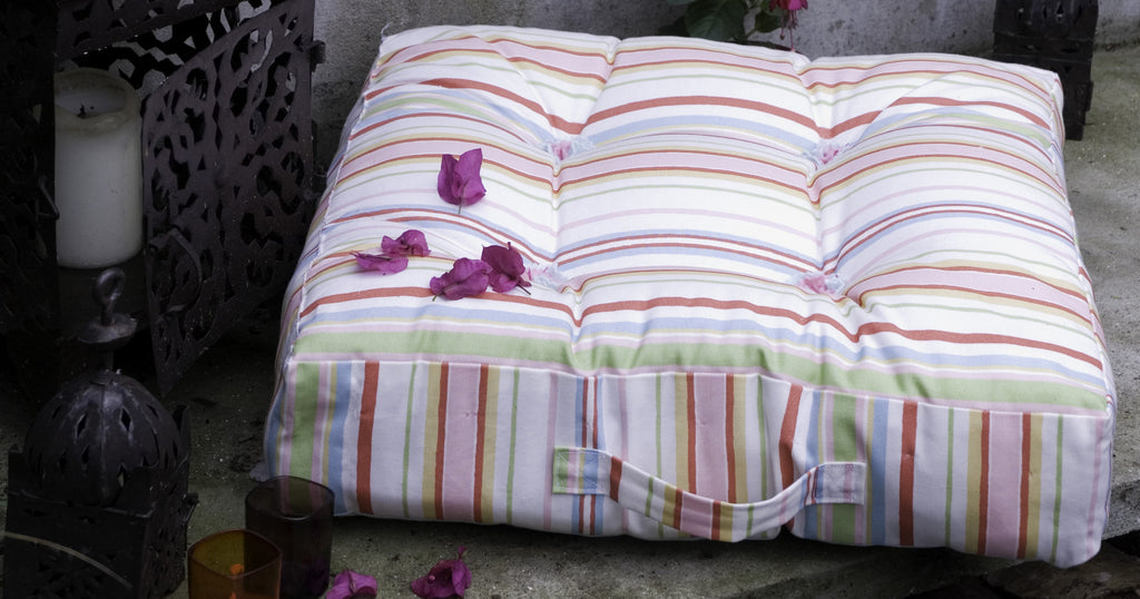 Mattress pillow for the garden